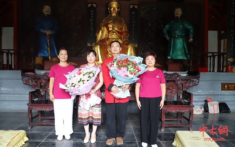 三生有幸遇良师，今朝一拜终圆梦——太极拳优秀传人王雨收徒仪式隆重举行