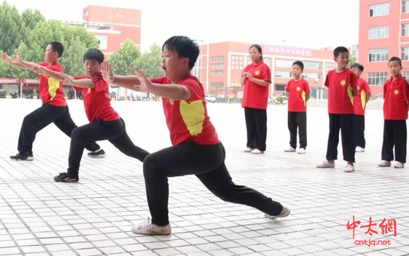  温县职教中心张保忠太极武院——学生暑期的社会实践基地