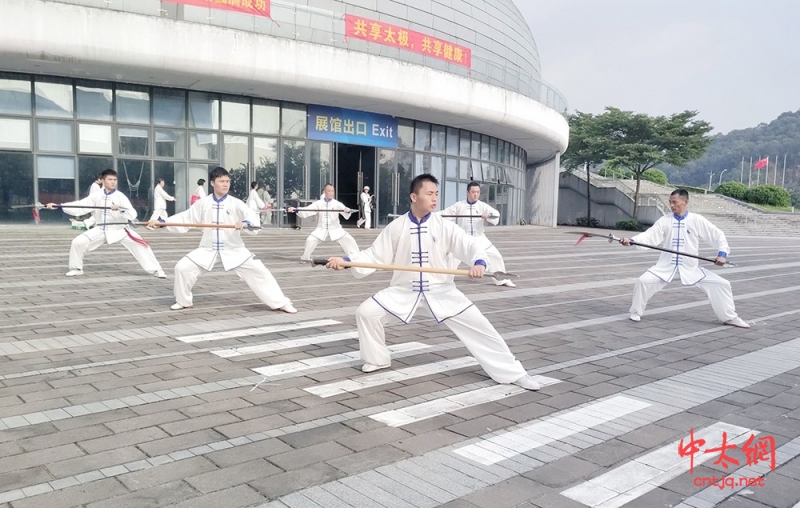 花都“武”开太极花