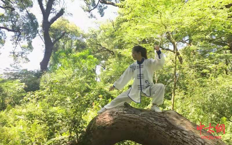 太极拳高级教练——冯志梅