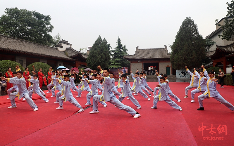 十月金秋硕果丰 太极门里添新丁｜沁阳晓峰太极拳学校校长李晓峰收徒仪式在陈家沟隆重举行