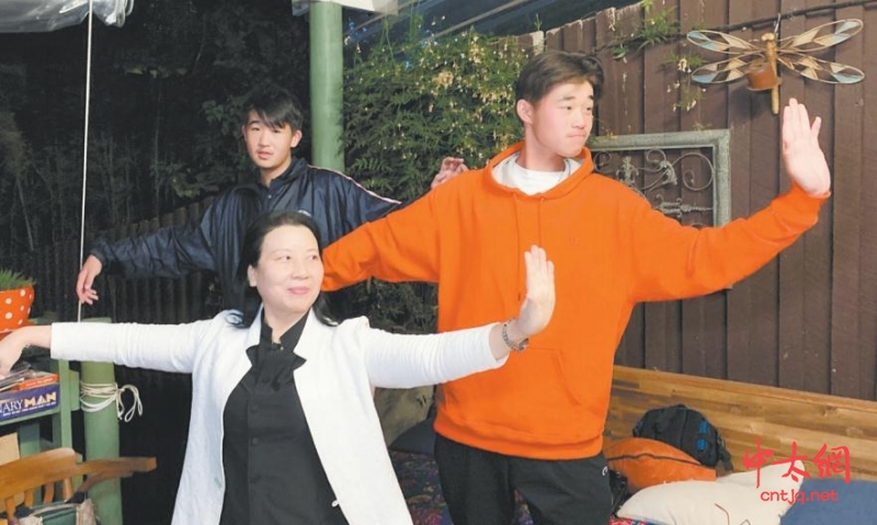 “太极双剑女皇”陈桂珍赴澳大利亚柏斯开展太极拳传播活动