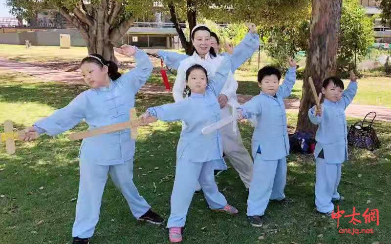 “太极双剑女皇”陈桂珍赴澳大利亚珀斯开展太极拳传播活动