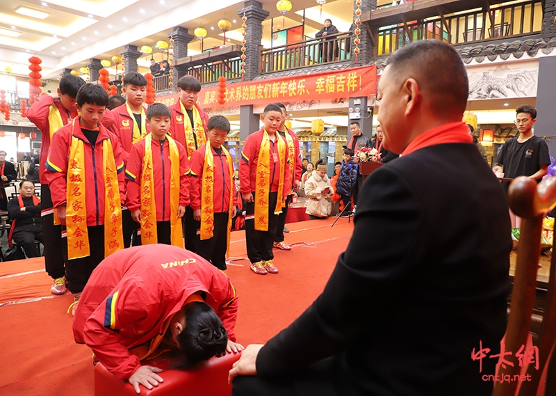 余慈跨年喜相逢 会华桃李再飘香—余慈会华武术馆2019年年会暨太极名家孙会华收徒仪式隆重举行