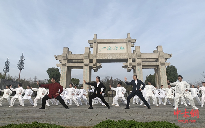 圣地传道 太极养心|太极名家韩建民在“王学圣地”向广大拳友拜年啦！