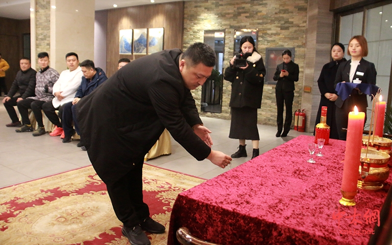 “虎”威耀新年 桃李再飘香—太极名家陈大虎喜收新徒