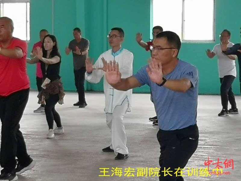 黄淮学院开展教师太极拳专项培训第一期圆满结业