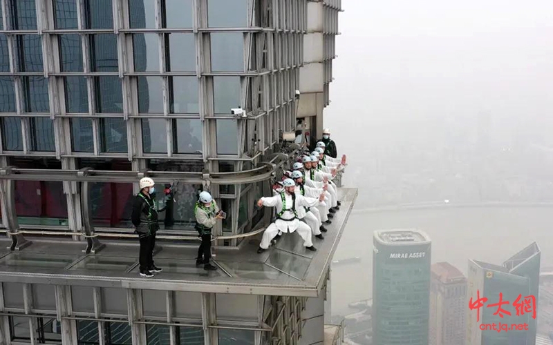 申健太极成功挑战世界超高层建筑最高户外空中步道—金茂之巅