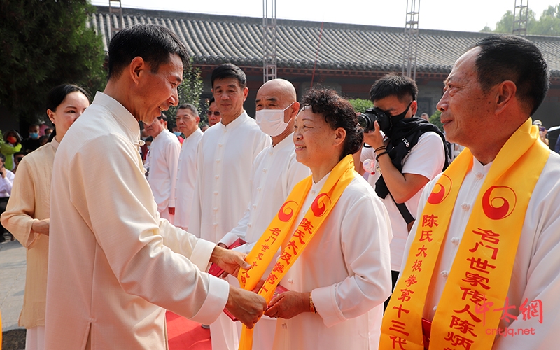 迎国庆 重传承｜太极拳名家陈炳收徒仪式于陈家沟祖祠隆重举行