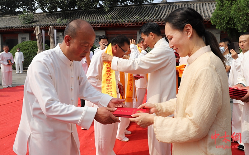 迎国庆 重传承｜太极拳名家陈炳收徒仪式于陈家沟祖祠隆重举行