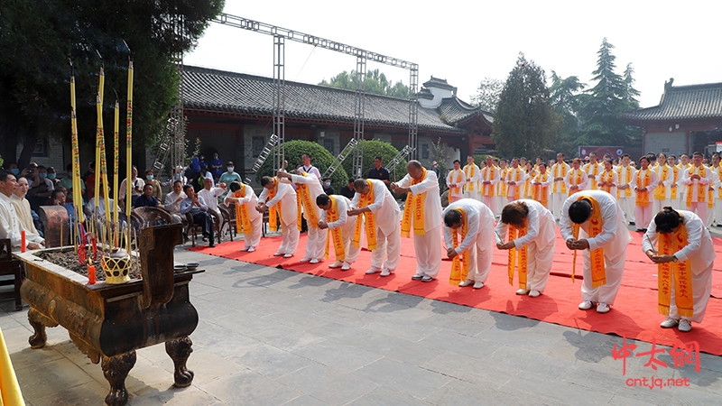 迎国庆 重传承｜太极拳名家陈炳收徒仪式于陈家沟祖祠隆重举行