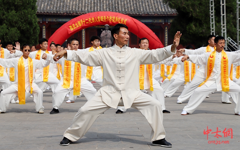 迎国庆 重传承｜太极拳名家陈炳收徒仪式于陈家沟祖祠隆重举行