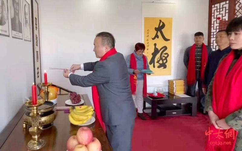 太极拳名家董丰电收徒及弟子晋级仪式于郑州隆重举行！