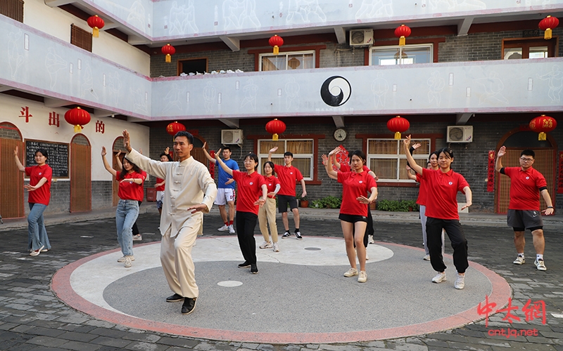 北京大学法学院师生团走进陈家沟国际太极院 感悟太极魅力