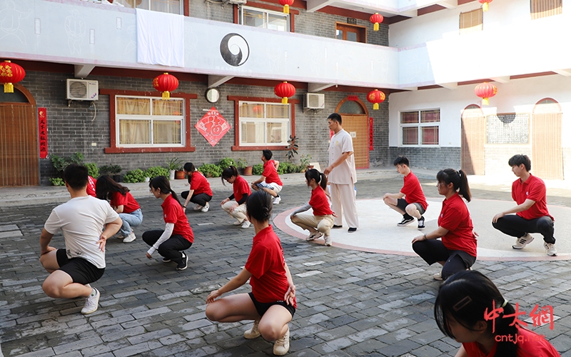 北京大学法学院师生团走进陈家沟国际太极院 感悟太极魅力