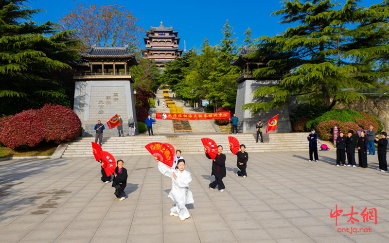 威海陈相海太极拳培训中心庆“五一”演太极晨练活动圆满成功