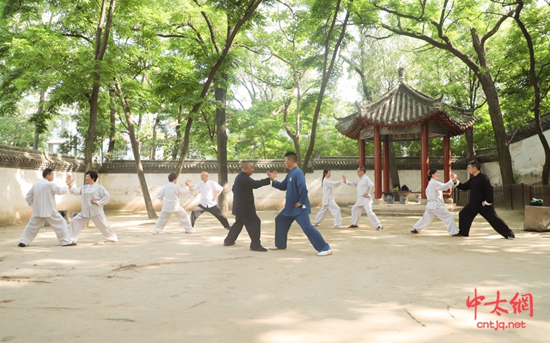 第十二代传人陈建雷老师带领学生寻根问祖游学太极