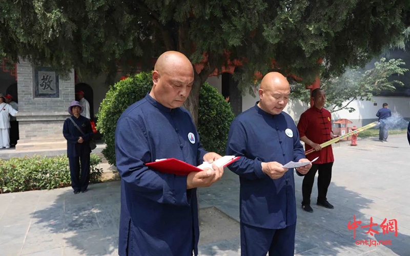 西安弘易太极会馆会长职永成带领学员陈家沟寻根祭祖