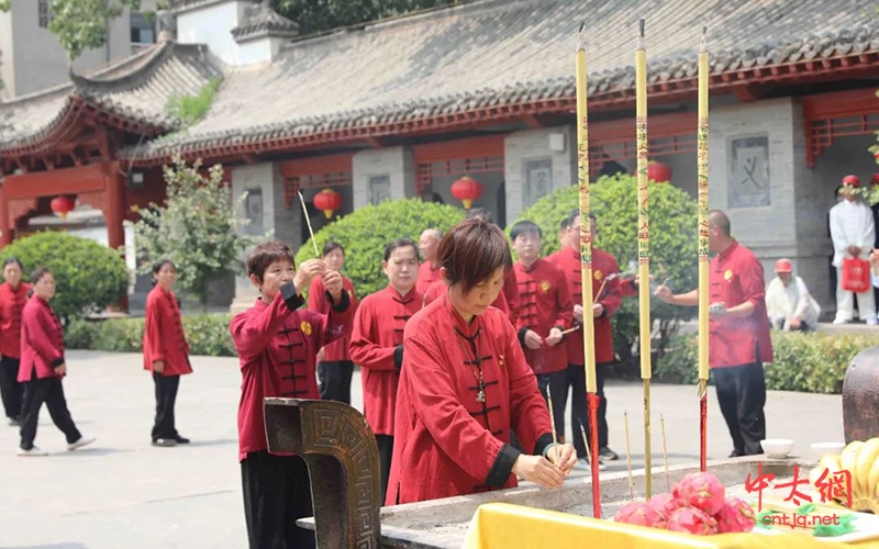 西安弘易太极会馆会长职永成带领学员陈家沟寻根祭祖