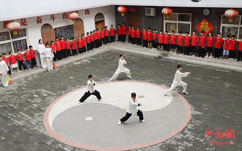 北京大学法学院师生团走进陈家沟国际太极院观摩学习