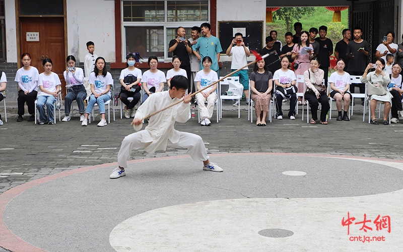 北京大学法学院师生团走进陈家沟国际太极院观摩学习