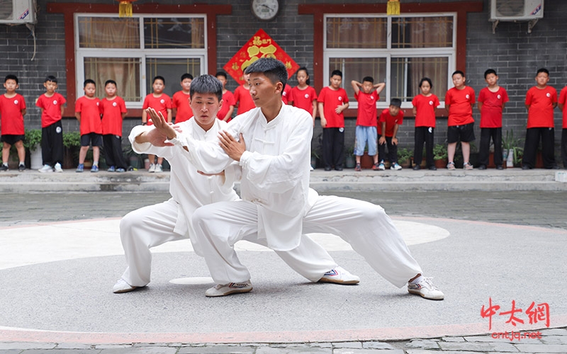 北京大学法学院师生团走进陈家沟国际太极院观摩学习