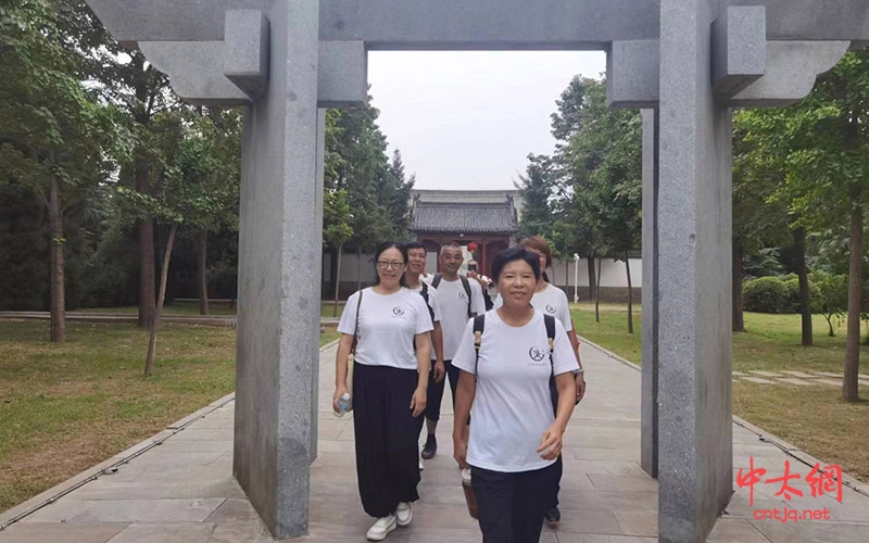 江西太极拳修水推广中心赵中宾一行寻根问祖陈家沟