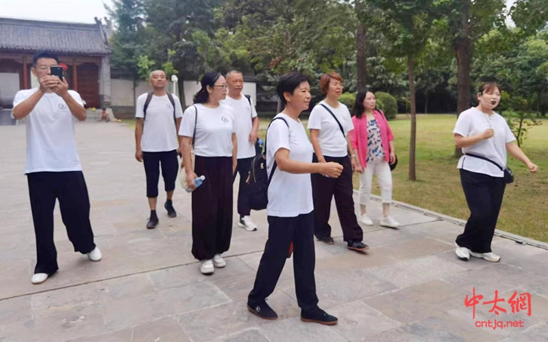 江西太极拳修水推广中心赵中宾一行寻根问祖陈家沟