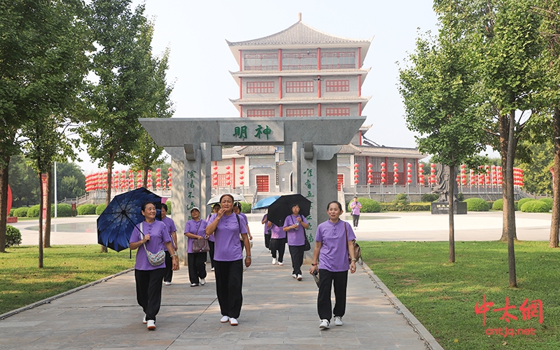 湖南浏阳永安太极拳协会一行十余人寻根问祖陈家沟