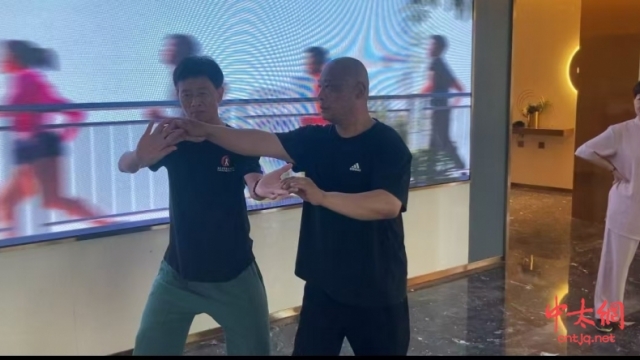 太极名家陈占成江苏传拳