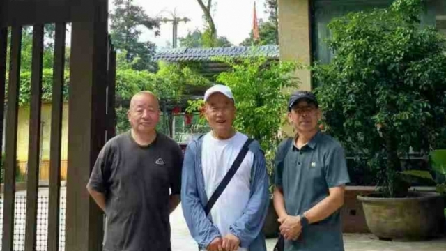 保定市陈式太极拳研究会会长张东海峨眉山“采石得玉”