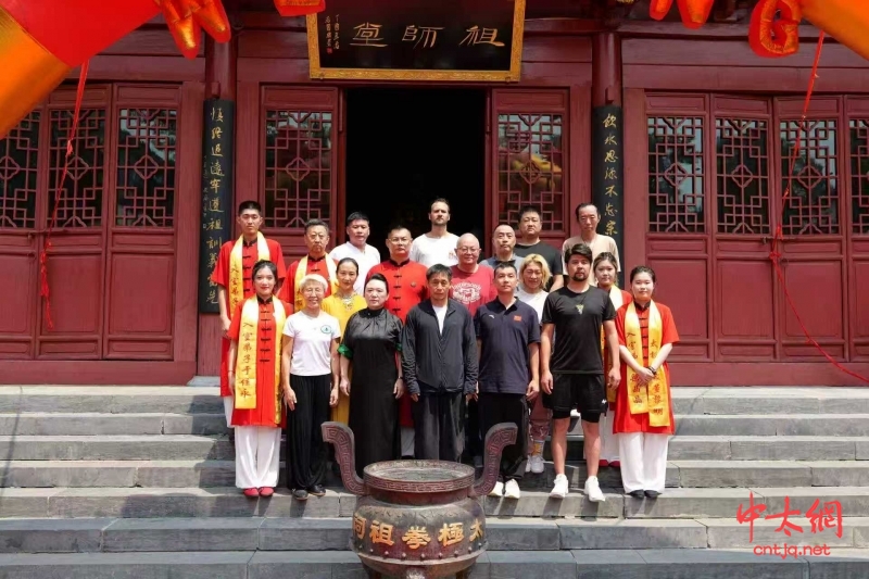 太极名家董黎明于陈家沟喜收新徒
