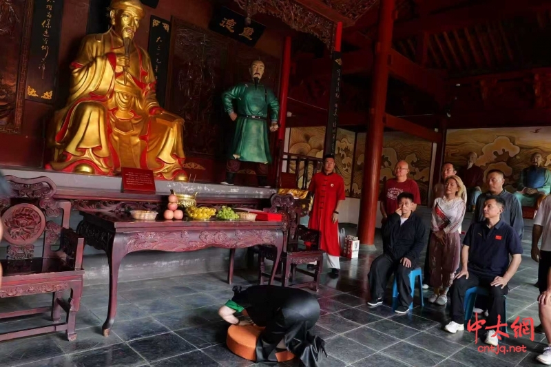 太极名家董黎明于陈家沟喜收新徒