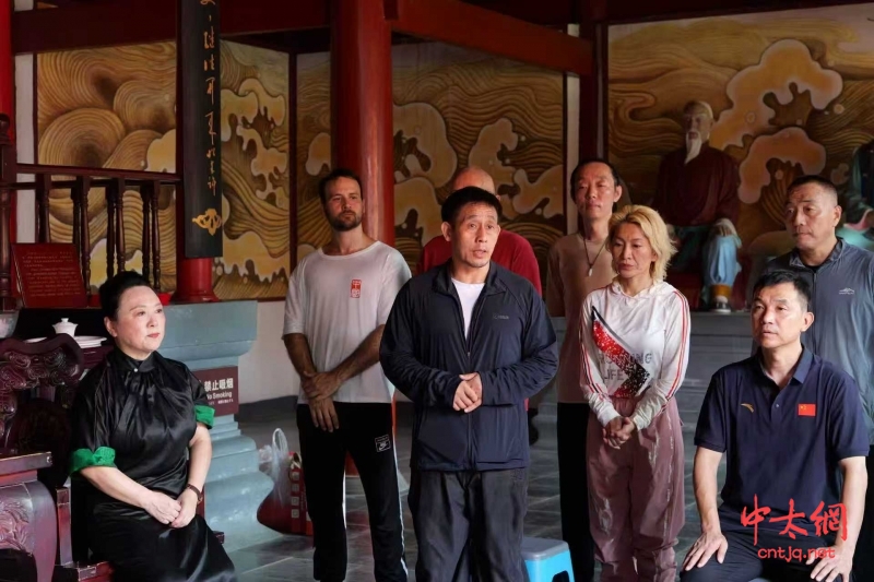 太极名家董黎明于陈家沟喜收新徒