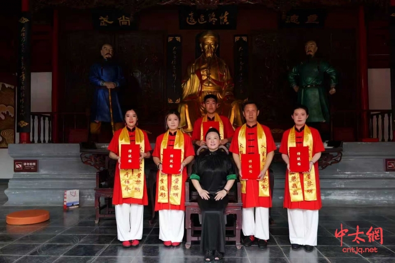 太极名家董黎明于陈家沟喜收新徒