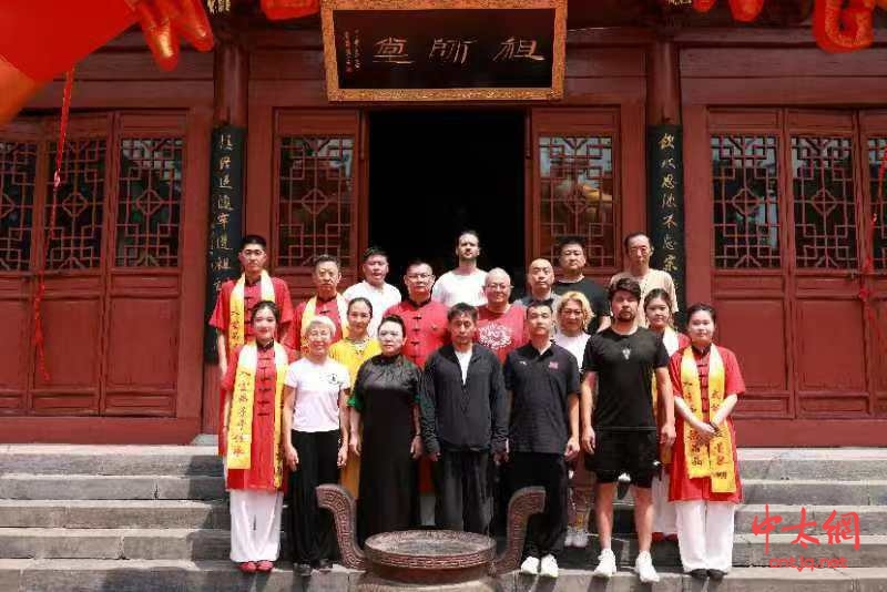 太极名家董黎明于陈家沟喜收新徒