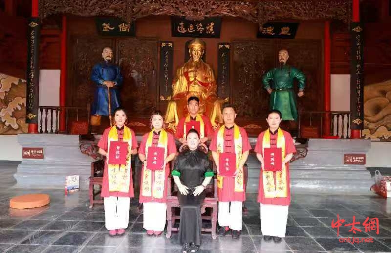 太极名家董黎明于陈家沟喜收新徒