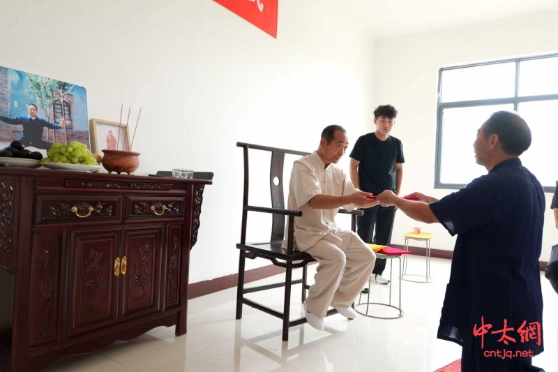 太极名家王魁庆喜收新徒