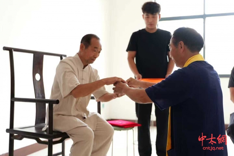 太极名家王魁庆喜收新徒