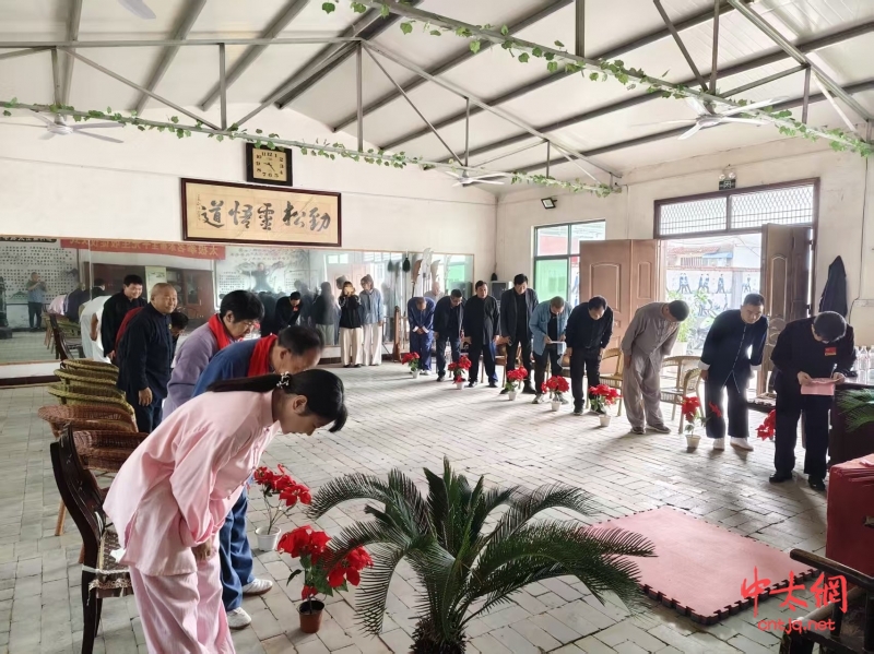 太极名家翟全平喜收新徒