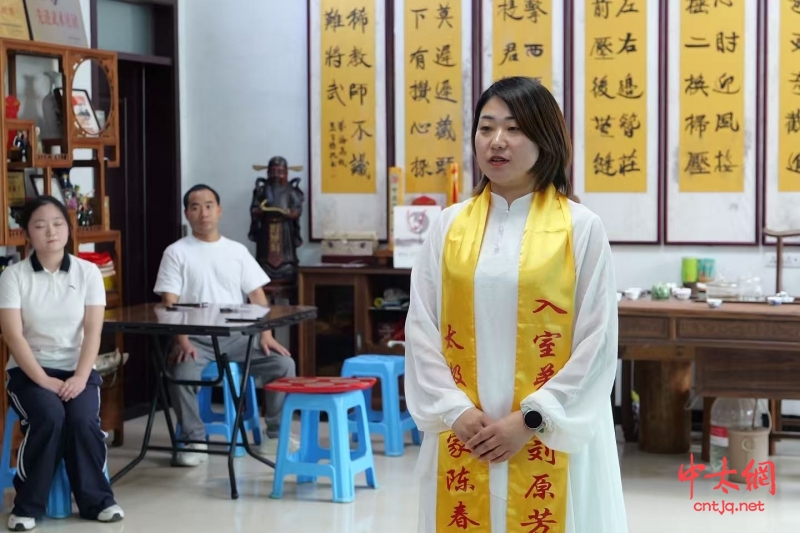 太极名家陈春爱喜收新徒