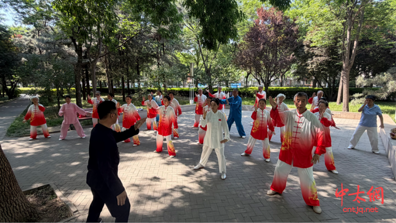 太极名家李建中“北京花园路街道老年大学”太极拳班开课
