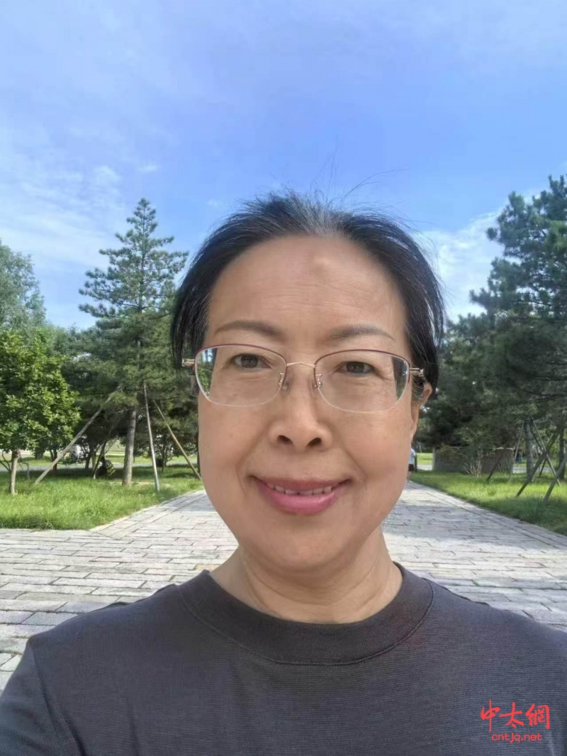 太极拳初级教练——刘春华